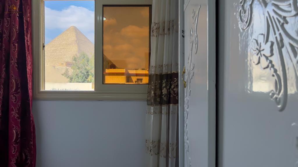 Golf Pyramids View Apartamento *